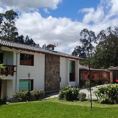 Hosteria Quinta Emilia Quito Exterior photo