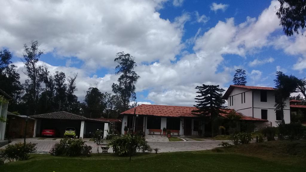 Hosteria Quinta Emilia Quito Exterior photo