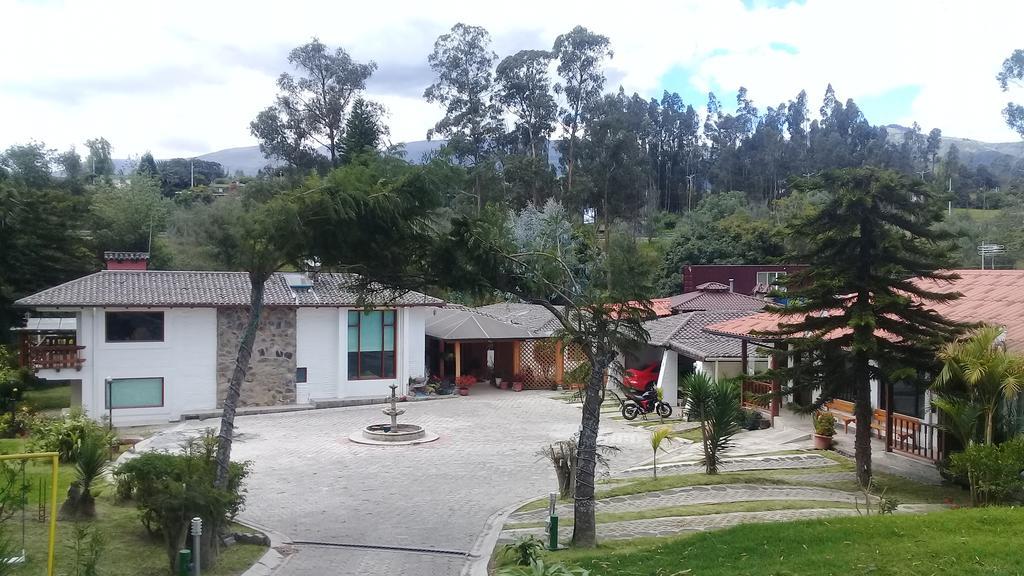 Hosteria Quinta Emilia Quito Exterior photo