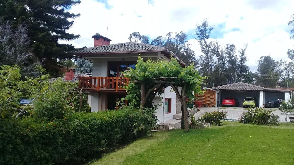 Hosteria Quinta Emilia Quito Exterior photo