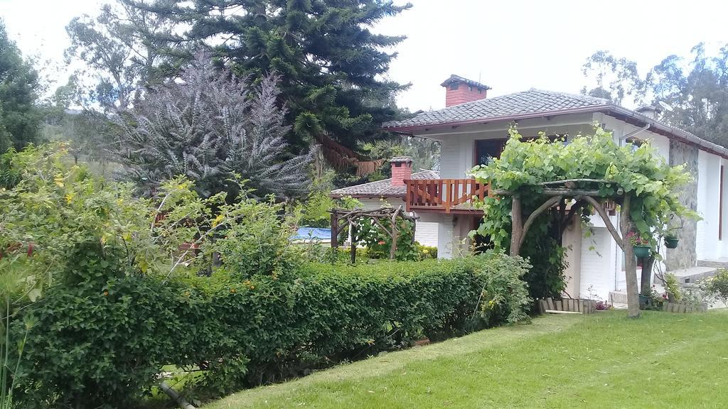 Hosteria Quinta Emilia Quito Exterior photo