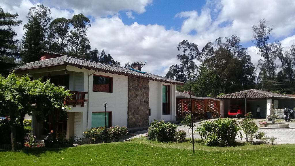 Hosteria Quinta Emilia Quito Exterior photo